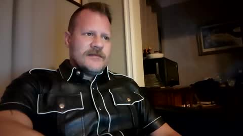 mrleather online show from December 30, 2:42 pm