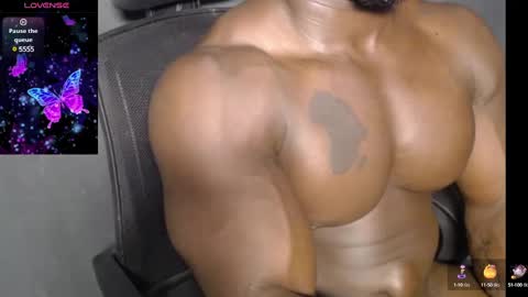 musclegod23 online show from December 14, 8:14 am