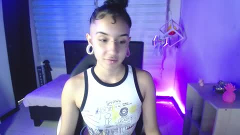 nahomi_beltran online show from January 17, 2:44 pm