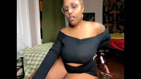 Naomigiirl6 online show from December 27, 4:40 pm