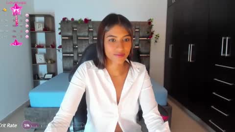 naomyy__ online show from January 15, 9:51 pm