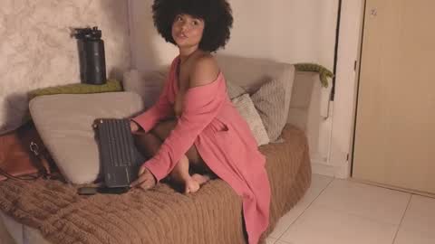 natalia_curlyx online show from November 14, 4:23 am