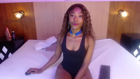 natashaqueenn  online show from November 30, 8:00 pm