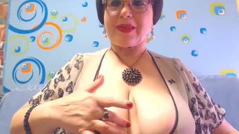 OldKinkyMILF online show from December 28, 5:52 am