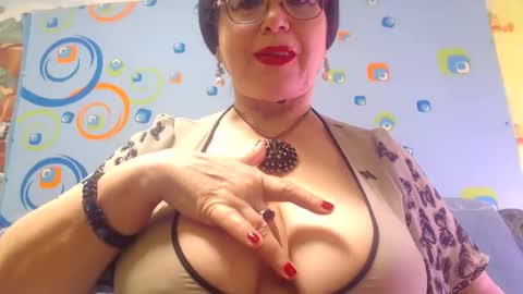 OldKinkyMILF online show from December 5, 7:40 am