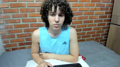 naugthy_kyle19 online show from December 24, 5:49 pm