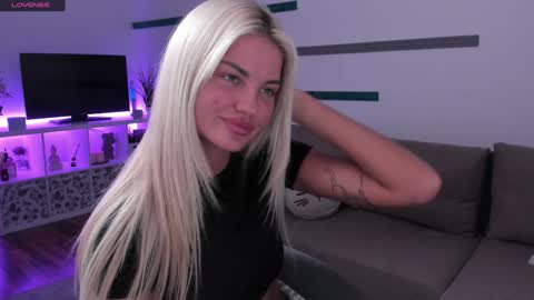 Nia Blondie online show from November 30, 5:51 pm