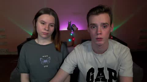 nick and molly online show from December 25, 5:05 pm