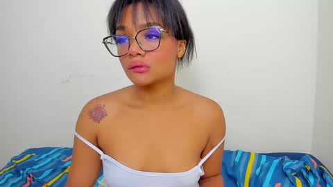 nicollet_ebony online show from December 10, 1:13 am