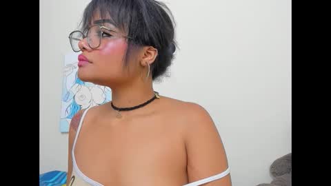 nicollet_ebony online show from December 3, 1:24 am