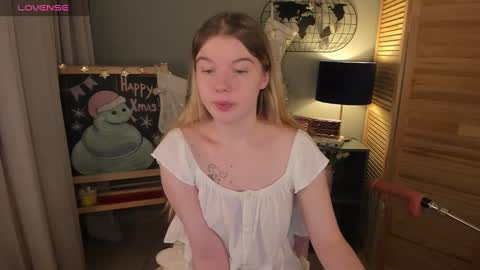 ohmyjuliet online show from December 13, 2:25 am