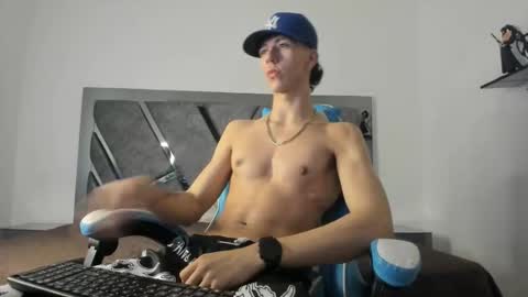 oliverthompson_01 online show from January 3, 7:00 am