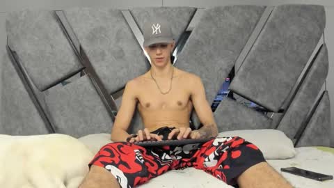 oliverthompson_01 online show from December 18, 6:05 am