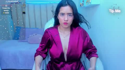 olivia18__ online show from December 17, 5:32 am