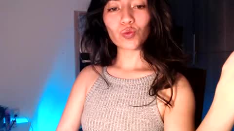 oliviaaa__ online show from December 18, 3:54 am