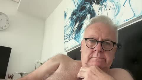 ozhairybearxxxx online show from January 1, 6:30 am