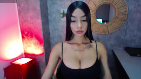 perla_j_ online show from November 21, 12:10 pm