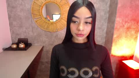 perla_j_ online show from November 23, 1:15 pm