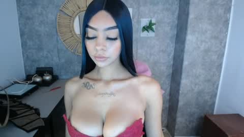 perla_j_ online show from December 28, 12:21 pm