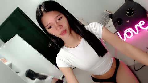 SimplePetite Astrid28 online show from December 18, 4:46 pm