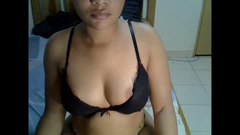 prettiequeen online show from January 6, 1:52 am