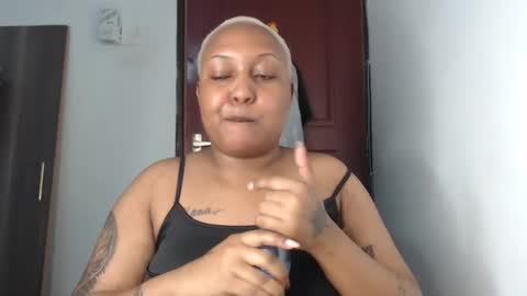 pretty_annah online show from December 29, 1:41 pm