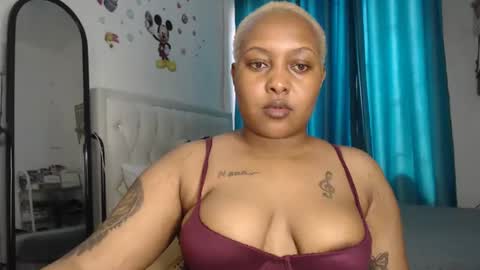 pretty_annah online show from December 5, 11:37 am