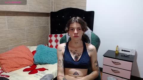 pretty_cristal22 online show from December 8, 9:17 pm