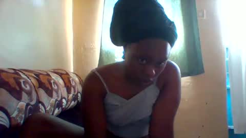 pretty_melaniah online show from December 10, 7:42 am