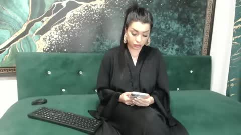 Queen Malika online show from December 2, 4:59 pm