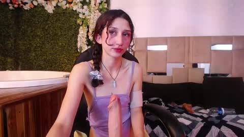 queenjenn__ online show from December 12, 8:49 pm