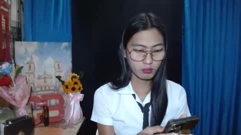 queensteffi online show from January 4, 12:00 pm