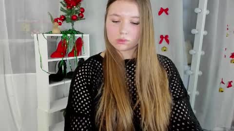 rebecca_____ online show from December 3, 6:46 pm