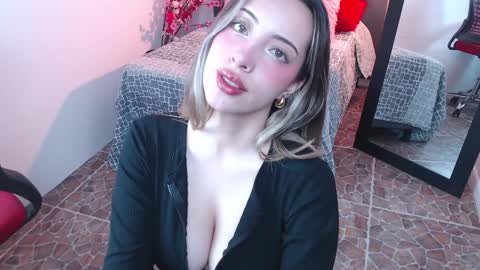 rebeccawhite_x online show from November 14, 4:23 am