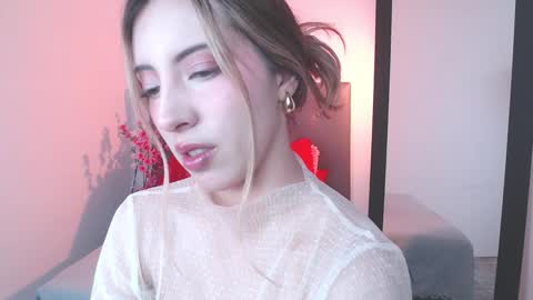 rebeccawhite_x online show from December 1, 5:23 am