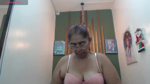 renata_milf_ online show from December 24, 11:42 am