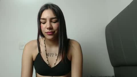 roxanne_fox06 online show from November 23, 4:13 am