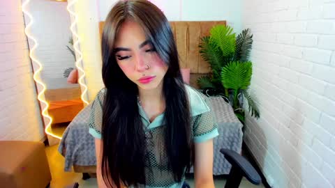 roxanne_tay online show from January 5, 7:11 pm