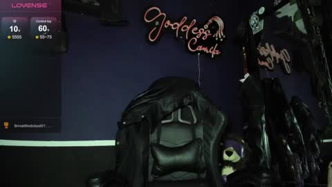 royalfitgoddess online show from January 4, 1:29 am