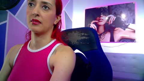 ruby_your_milf online show from December 21, 1:10 pm