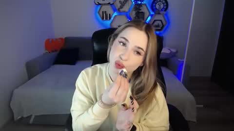 Sabrina Violet online show from December 15, 9:11 am