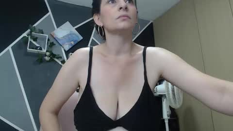 sally_lov3_ online show from December 26, 1:45 pm