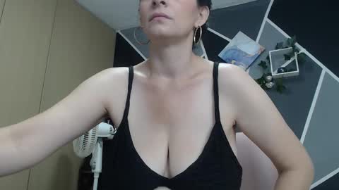 sally_love_ online show from December 26, 1:45 pm