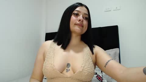 samantha_8s online show from December 5, 5:11 pm