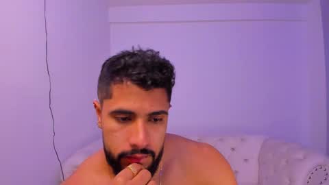 santiago_huntt online show from December 11, 4:24 pm