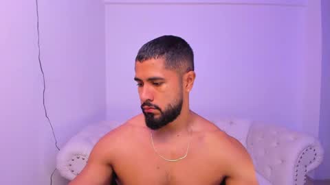 santiago_huntt online show from December 28, 1:15 pm