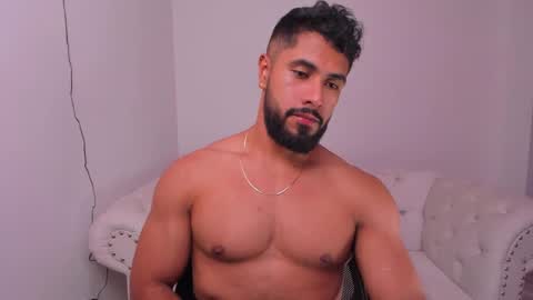 santiago_huntt online show from December 9, 9:04 pm