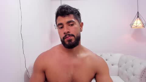 santiago_huntt online show from November 28, 11:14 pm