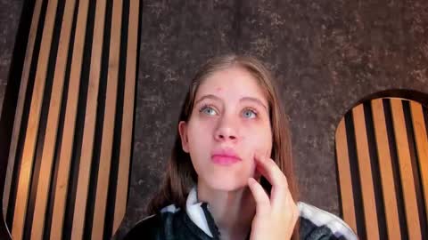 sara__jones_ online show from December 27, 12:07 pm