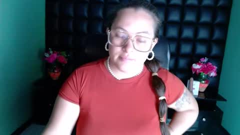 sara_thonson_ online show from December 7, 3:19 am